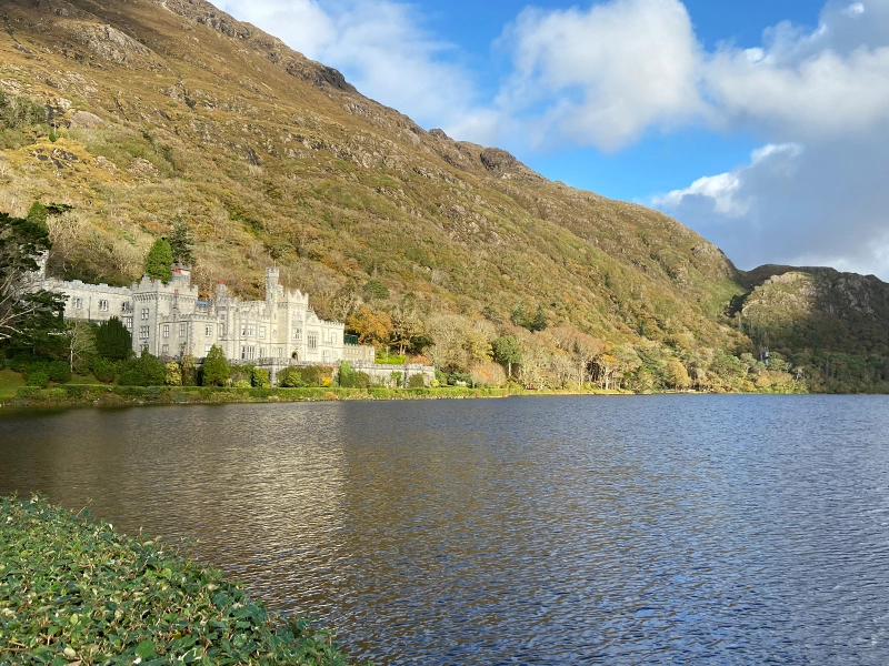 kylemore-abby-daytour-during-four-days-in-galway