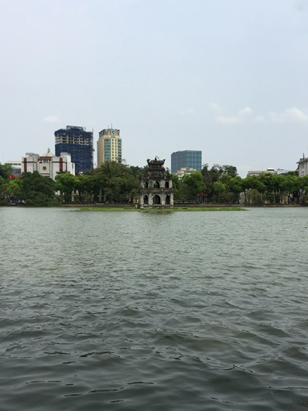 hoan-kiem-lake-trip-to-hanoi