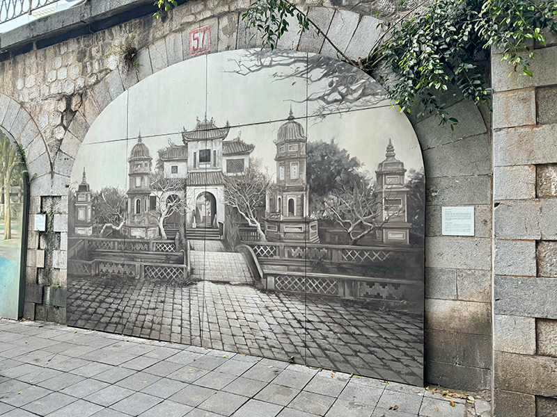 pagoda-street-mural-hanoi