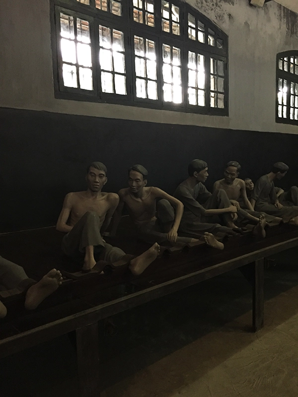 trip-to-hanoi-hoa-lo-prison