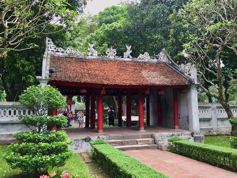 trip-to-hanoi-temple-of-literature