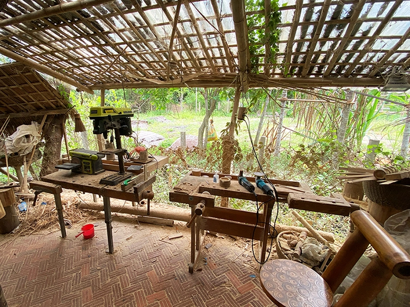 bamboo-workshop-hoi-an-workbenches