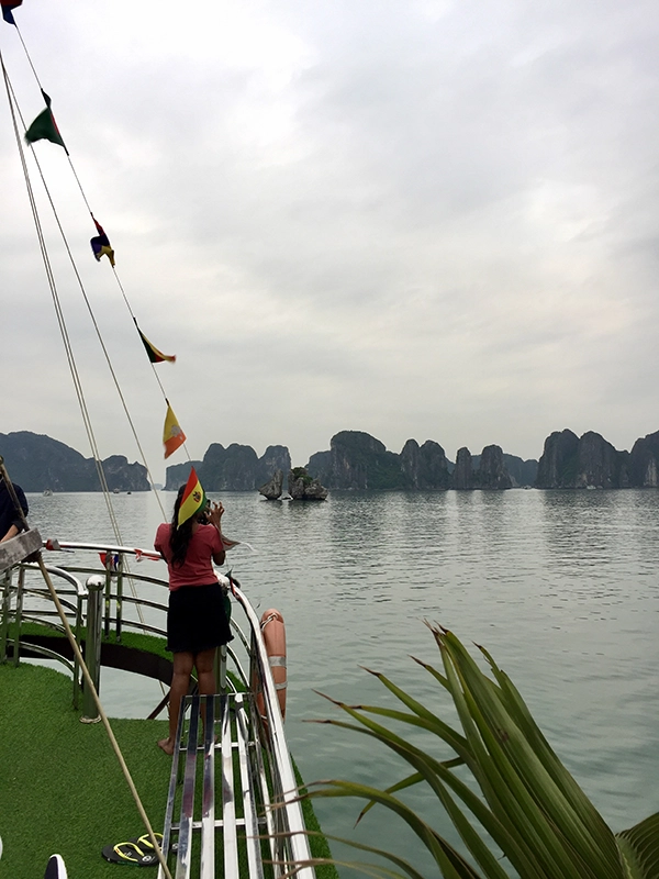 ha-long-bay-cruise-ship