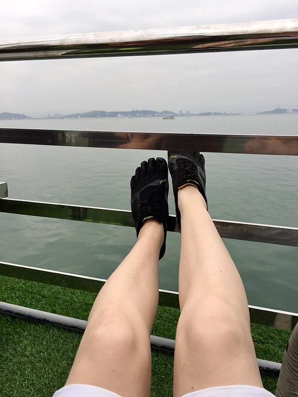 ha-long-bay-daytour-chilling-on-a-cruise