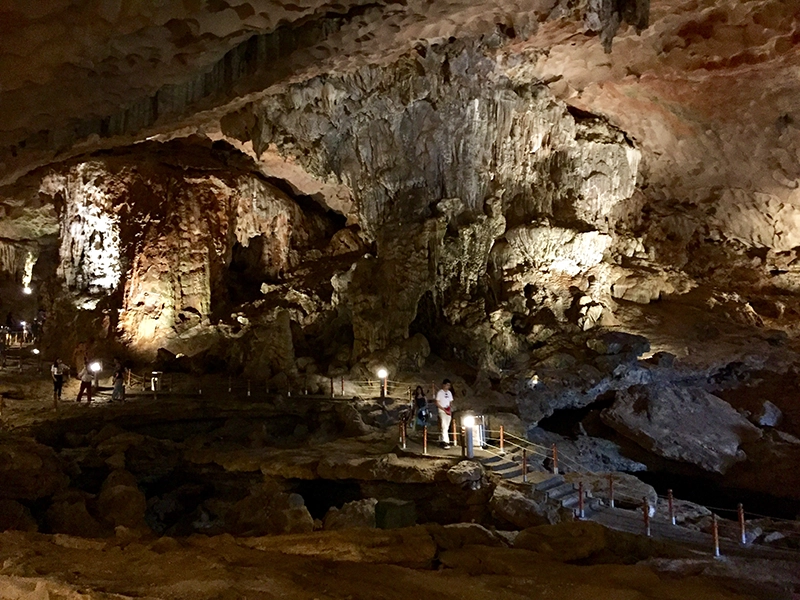 ha-long-bay-surprising-cave