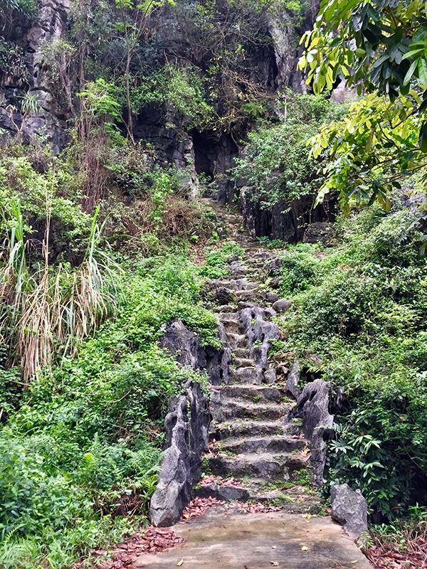 linh-coc-cave-stairs-ninh-binh