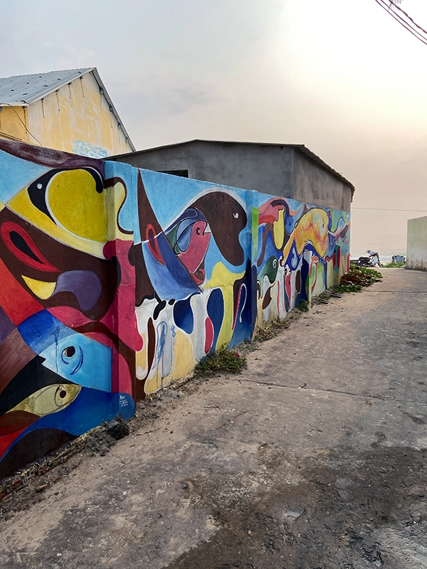 abstract-fishes-fence