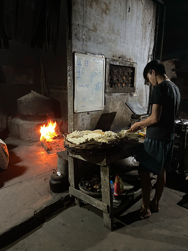 cao-lau-noodle-factory-hoi-an