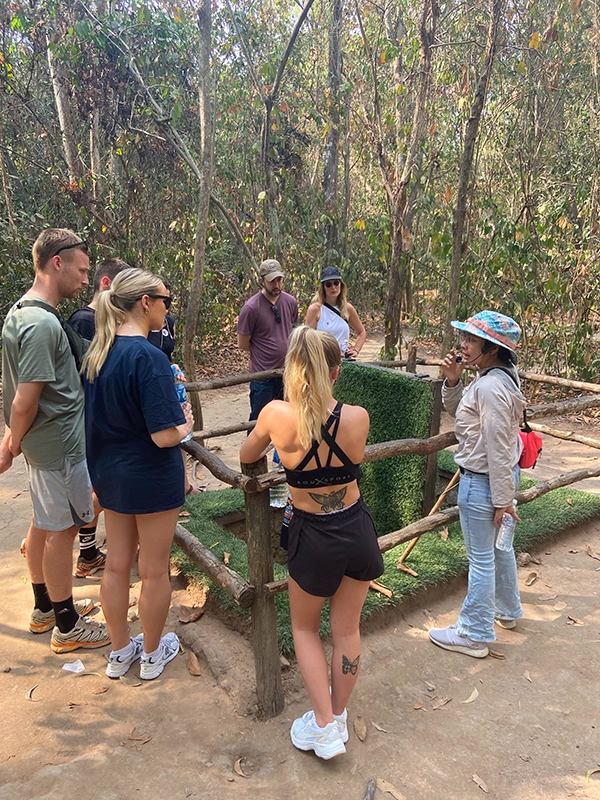 cu-chi-tunnels-floor-trap