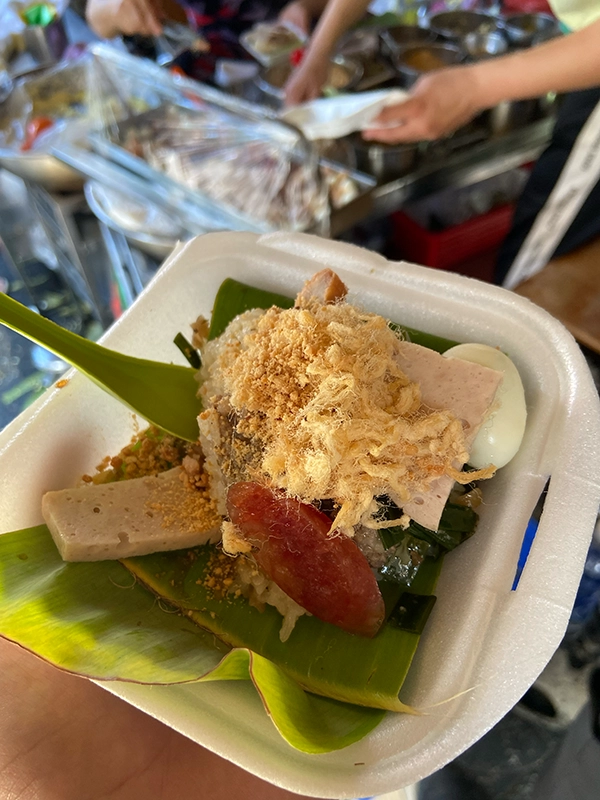 sticky-rice-breakfast-food-tour-in-saigon