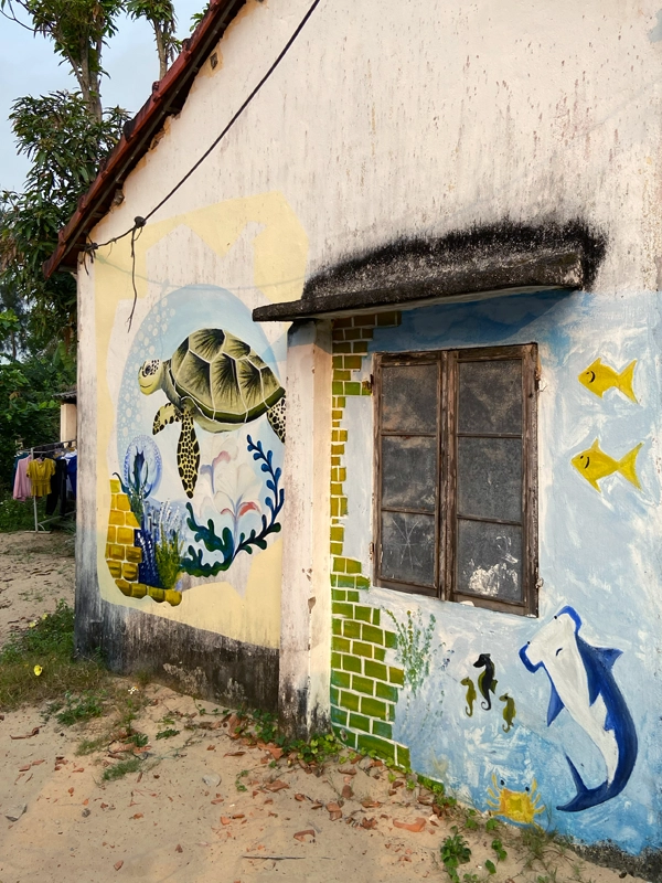 turtle-hammerhead-shark-mural