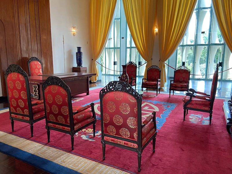 independence-palace-saigon-red-sitting-room