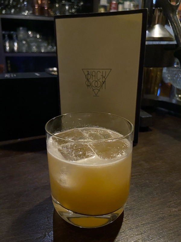 backroom-bar-warsaw-lemon-cocktail