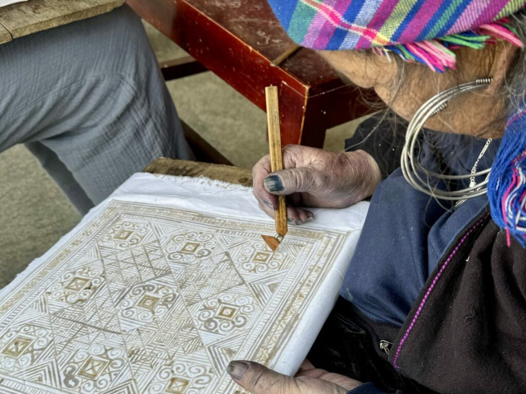 Hmong woman doing Batik during a Workshop in Sapa