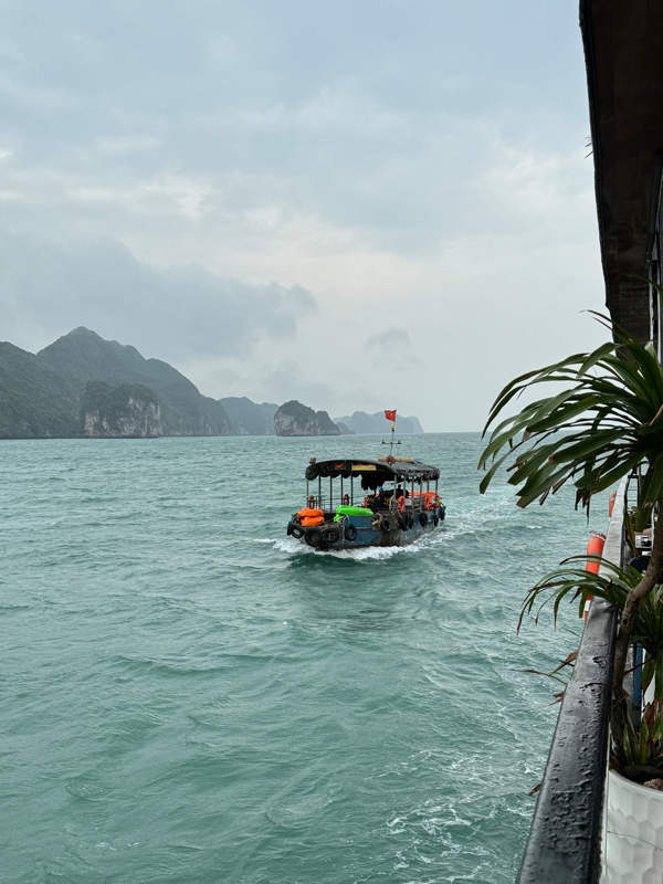 lan-ha-bay-cruise-kayak-boat