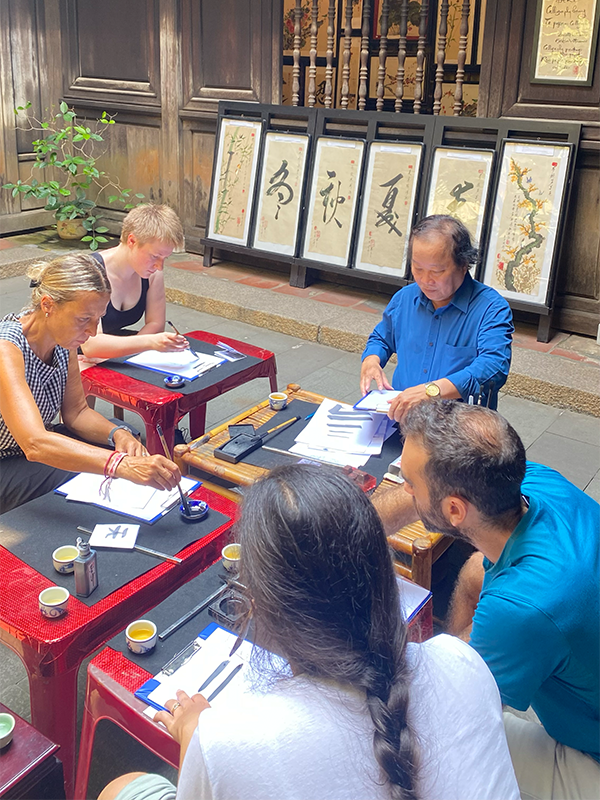 calligraphy-class-museum-of-folklore-hoi-an