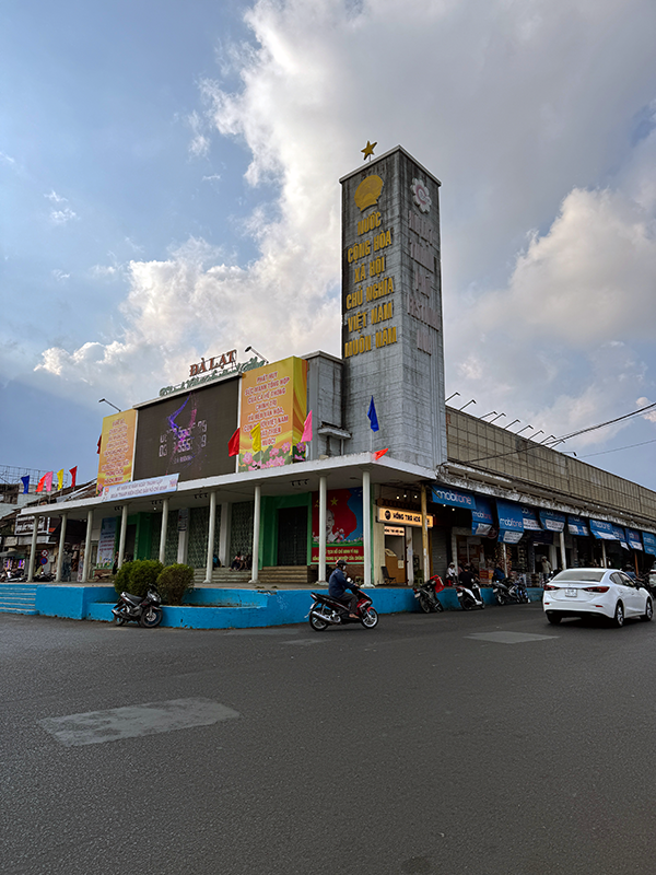 hoa-binh-theatre-da-lat