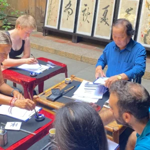 vietnamese-calligraphy-class-in-hoi-an