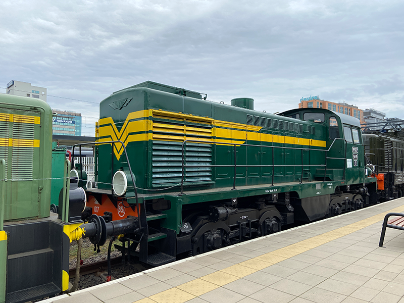 warsaw-railway-museum-retro-train