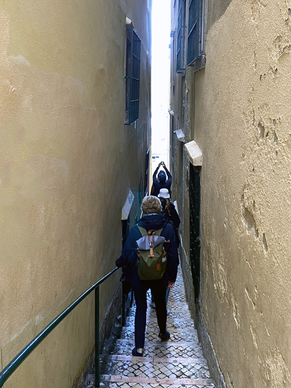 most-narrow-street-in-lisbon