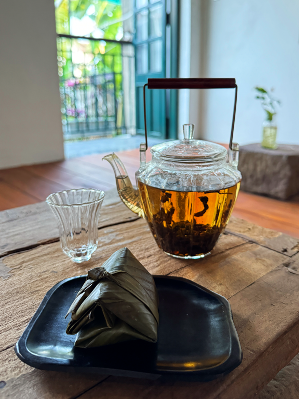 tea-at-la-kao-teahouse-hoian