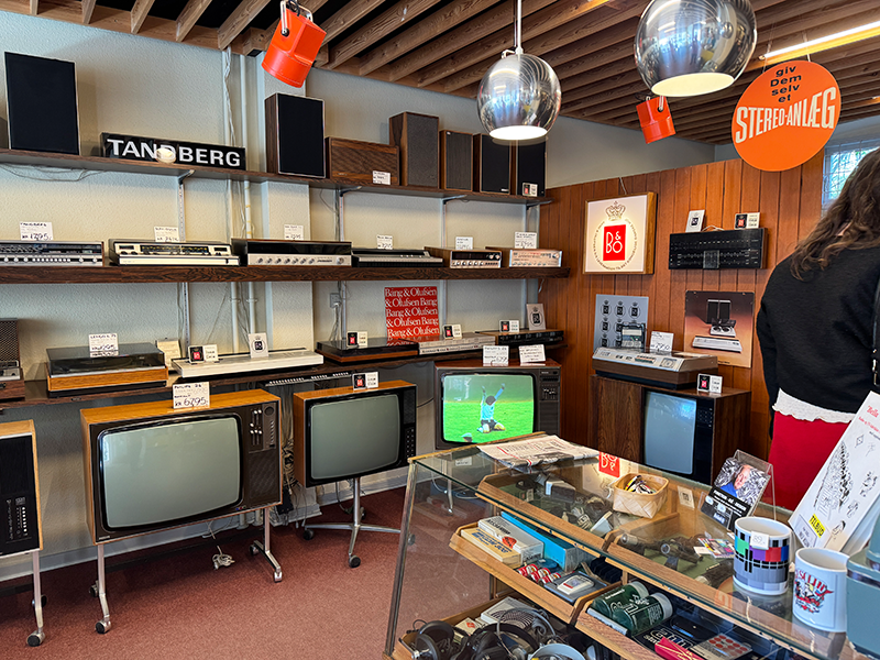 1970s-radio-store-den-gamle-by