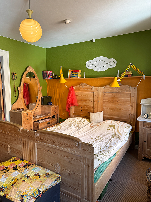1970s-teacher-couple-bedroom