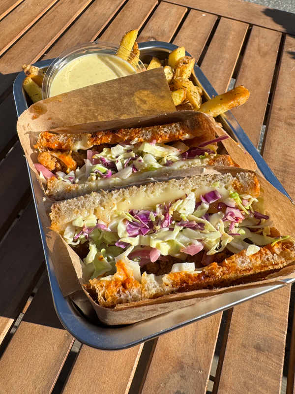 fried-chicken-coleslaw-sandwich-toastit-aarhus