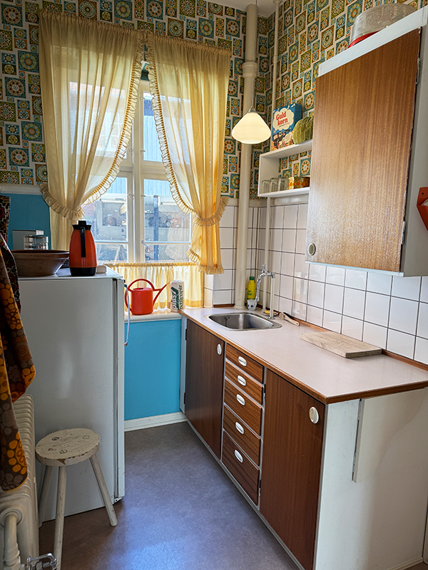 kitchen-1970s-rowhouse
