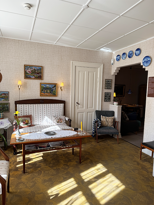 pensioner-couples-apartment-1970