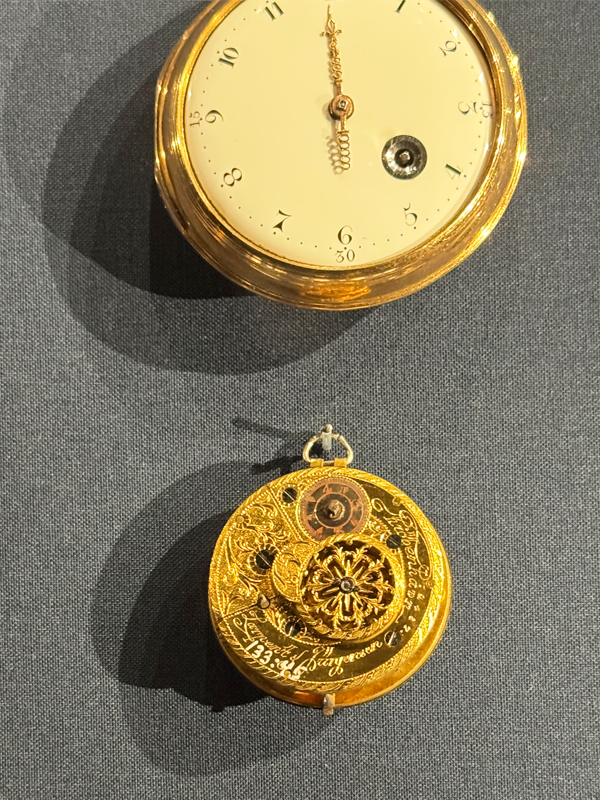 pocket-watch-closeup-clock-museum