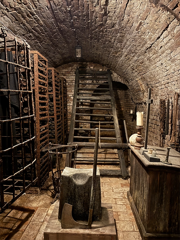 torture-equipment-torture-museum-lednice
