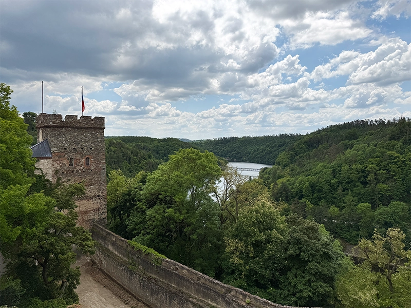 balcony-bitov-castle