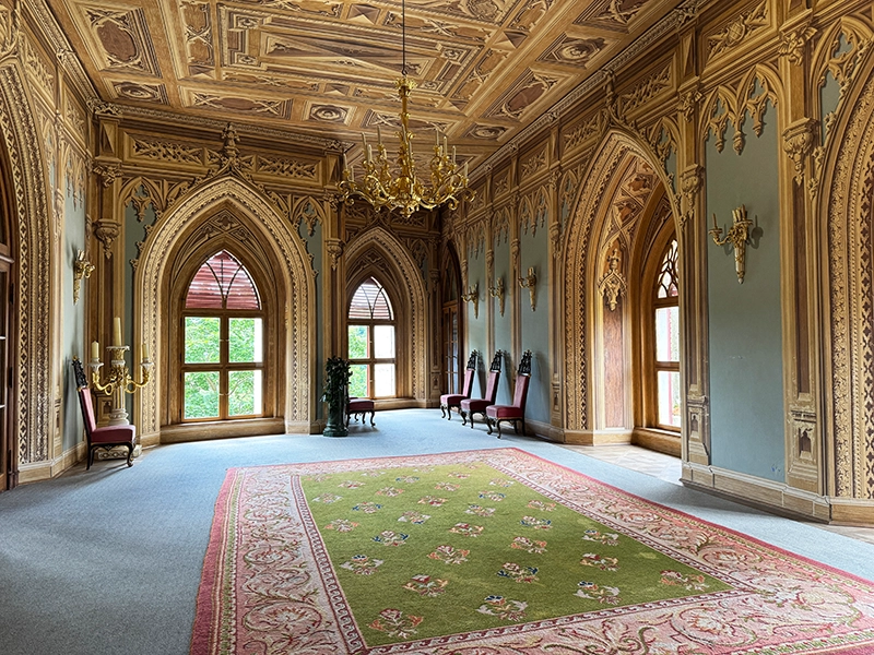 ballroom-bitov-castle