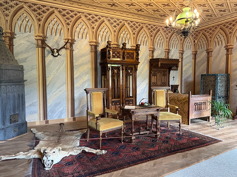 master-bedroom-bitov-castle