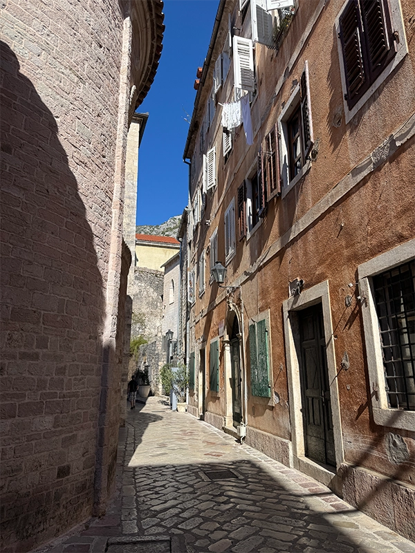 alley-kotor-old-town