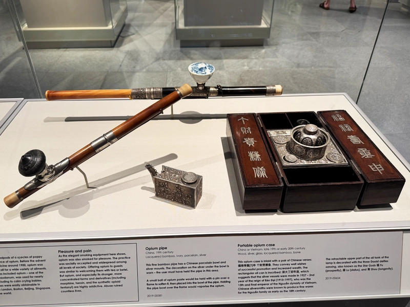 opium-pipe-and-portable-opium-case