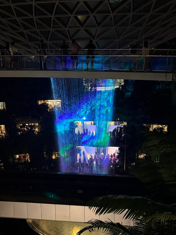 rain-vortex-light-show-changi-airport