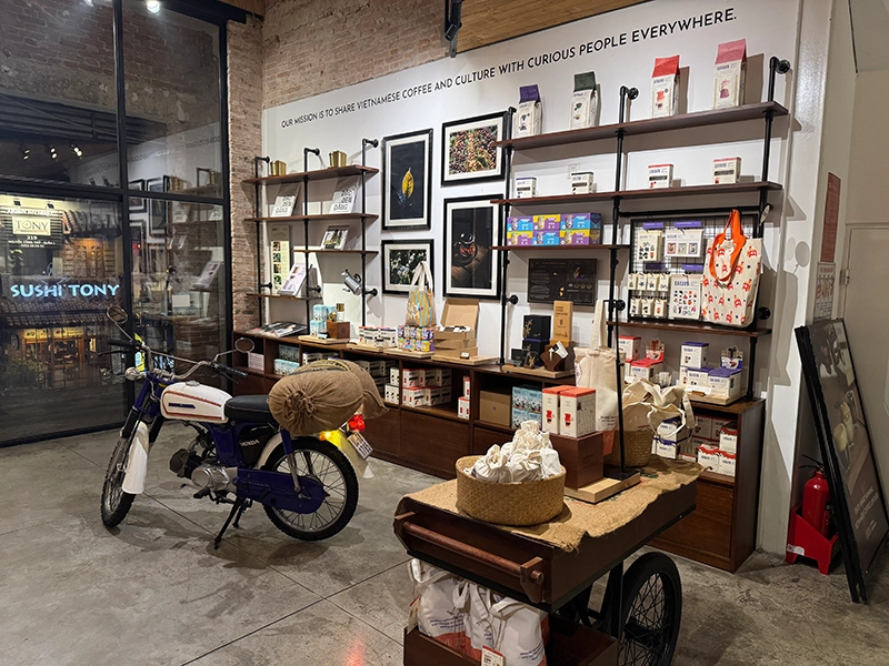 lacaph-coffee-experiences-sales-floor