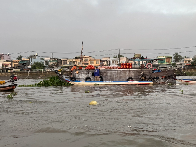 cai-rang-floating-market-merchant