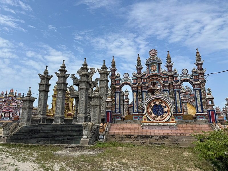 Hue-An-Bằng-Cemetery