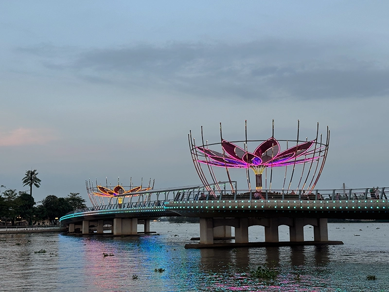 can-tho-love-bridge