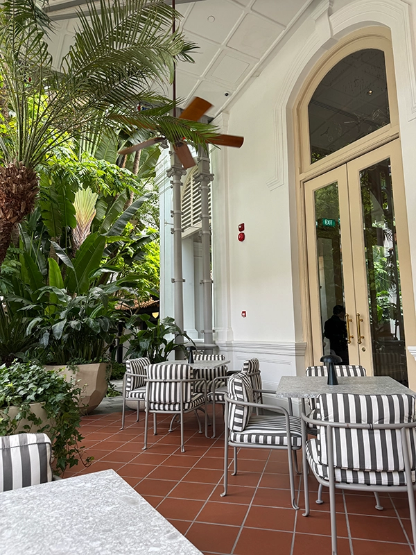 courtyard-seating-raffles-hotel-singapore