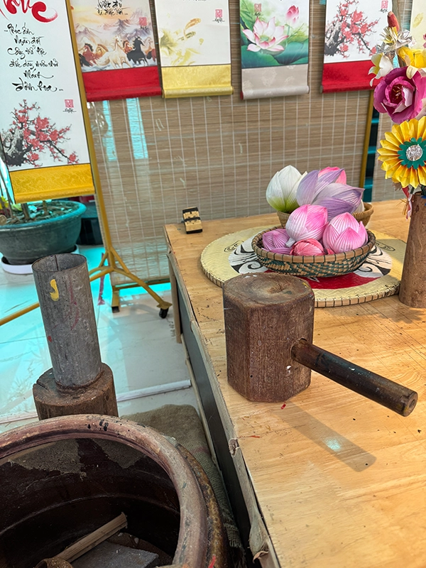 crafting-paper-lotus-flowers-hammer
