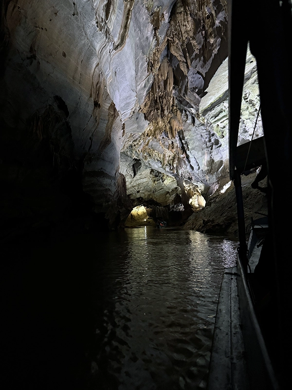 darkness-inside-the-cave