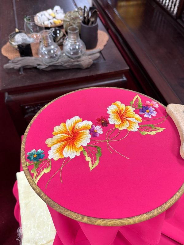 hue-craft-space-embroidery