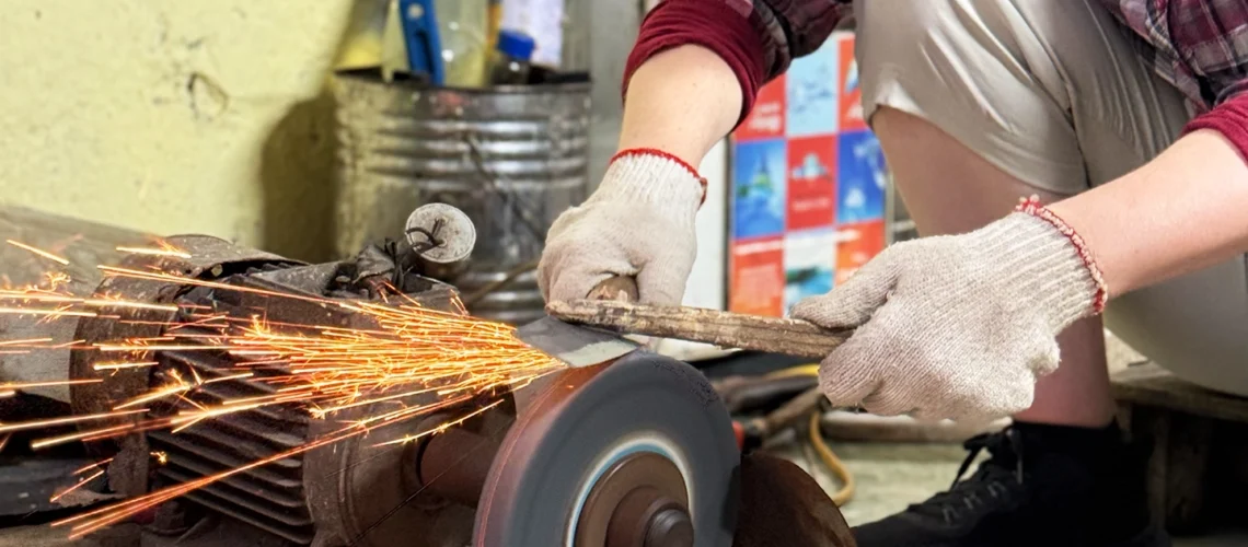 knife-making-workshop-in-hanoi