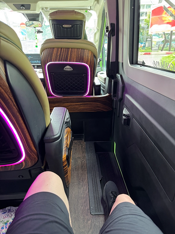 meko-limousine-legroom