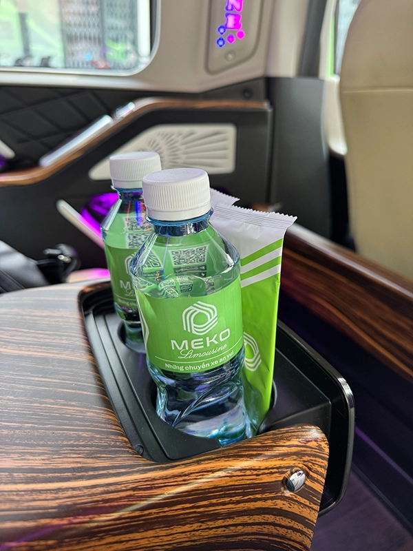 meko-limousine-water