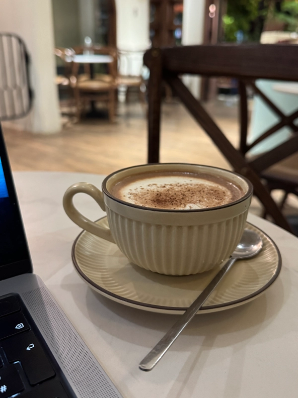 pianolab-cafe-hue-hot-chocolate